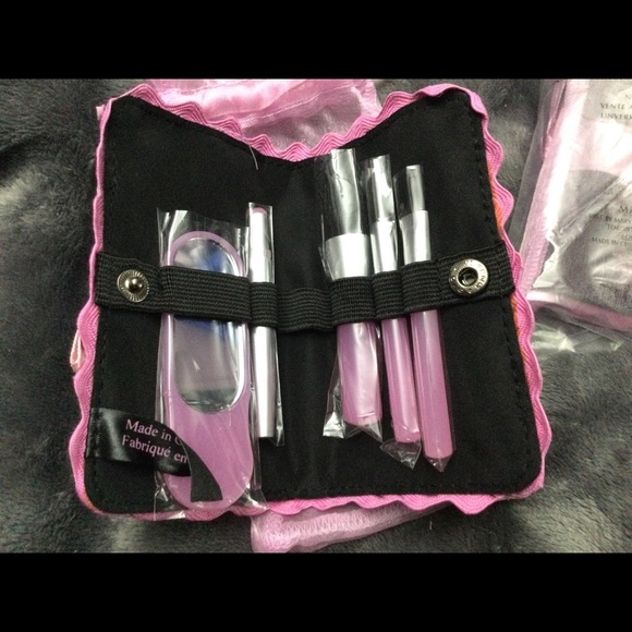 Brand new travel size make up brushes - Picture 3 of 3